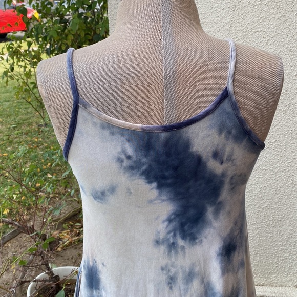 Final Touch gorgeous tie dye stretchy dress from luxury boutique in Laguna - Picture 9 of 14